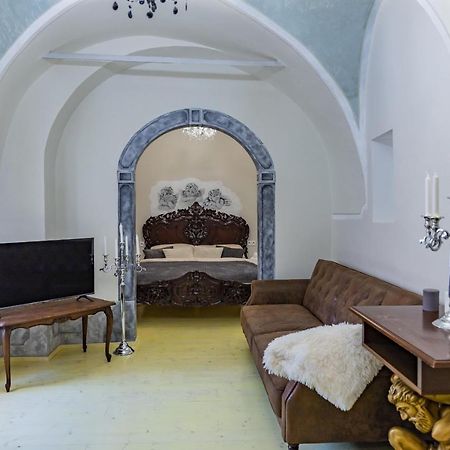Apartman Charlotte V Dome So Studnou Na Streche Banska Stiavnica Exterior photo