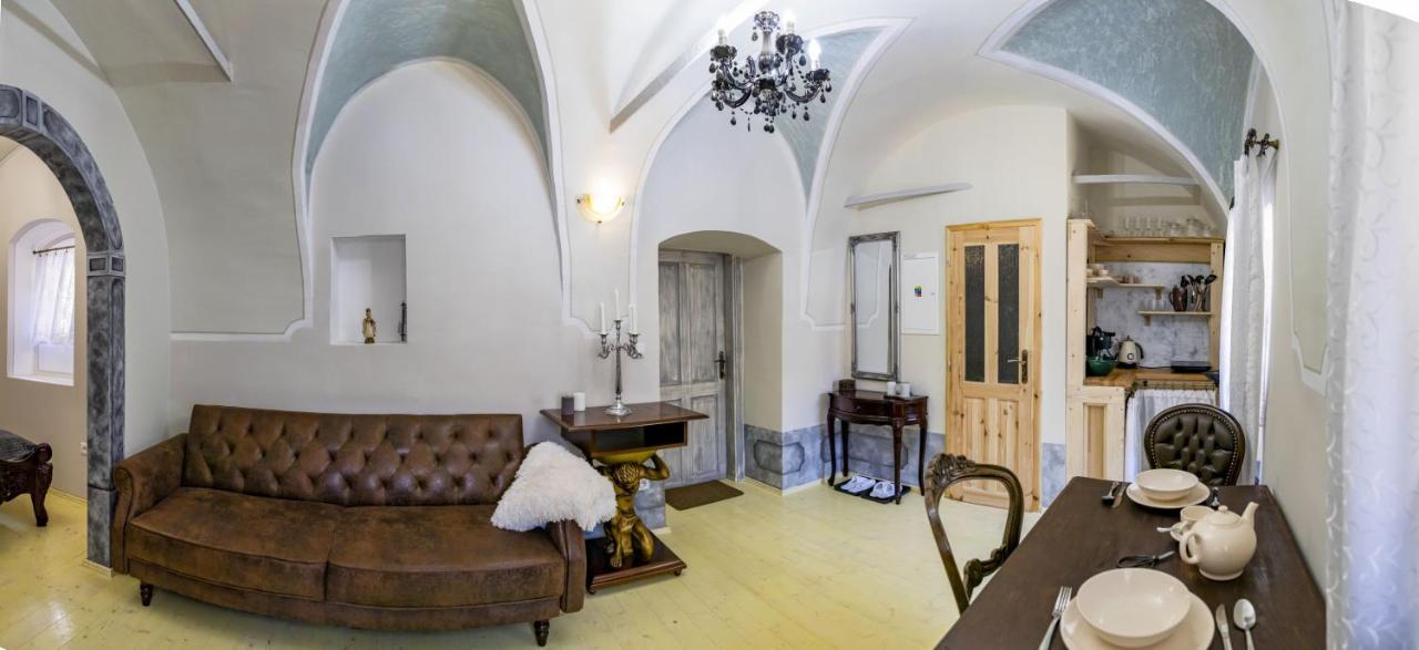 Apartman Charlotte V Dome So Studnou Na Streche Banska Stiavnica Exterior photo
