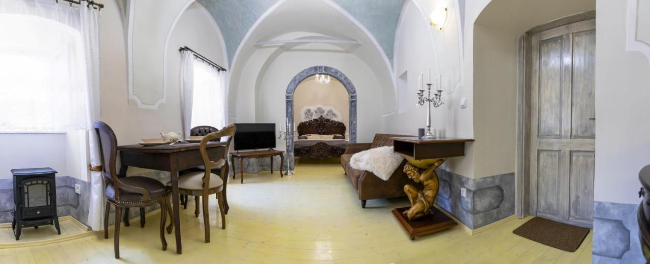 Apartman Charlotte V Dome So Studnou Na Streche Banska Stiavnica Exterior photo