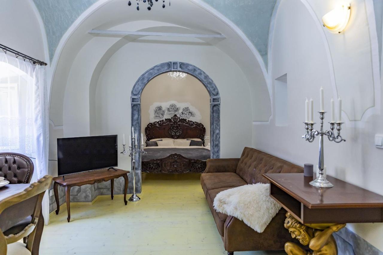 Apartman Charlotte V Dome So Studnou Na Streche Banska Stiavnica Exterior photo
