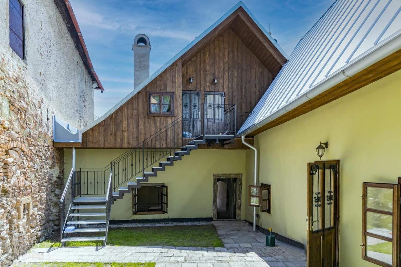 Apartman Charlotte V Dome So Studnou Na Streche Banska Stiavnica Exterior photo
