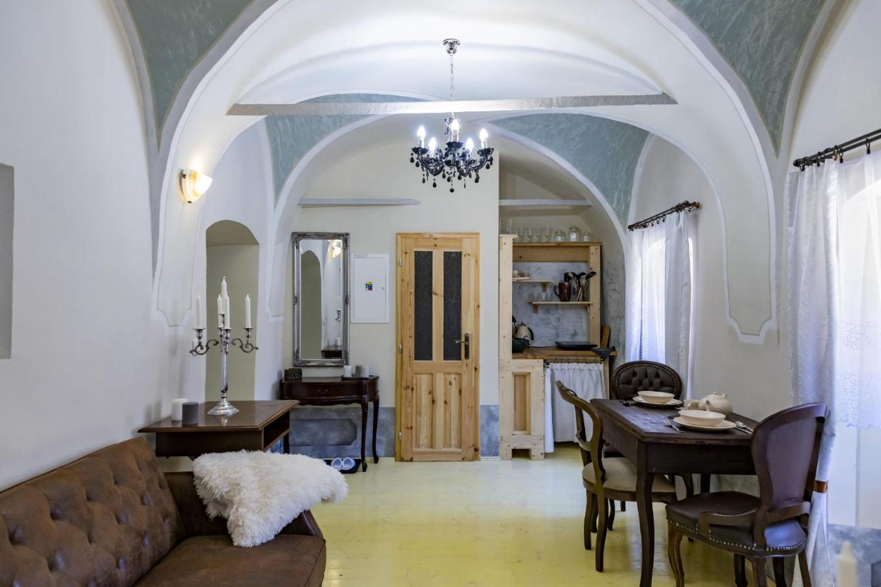 Apartman Charlotte V Dome So Studnou Na Streche Banska Stiavnica Exterior photo